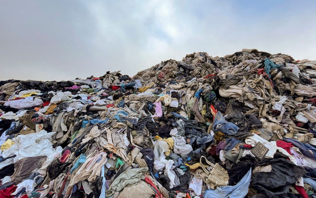 El impacto ambiental de los desechos textiles y cómo reducir sus efectos
